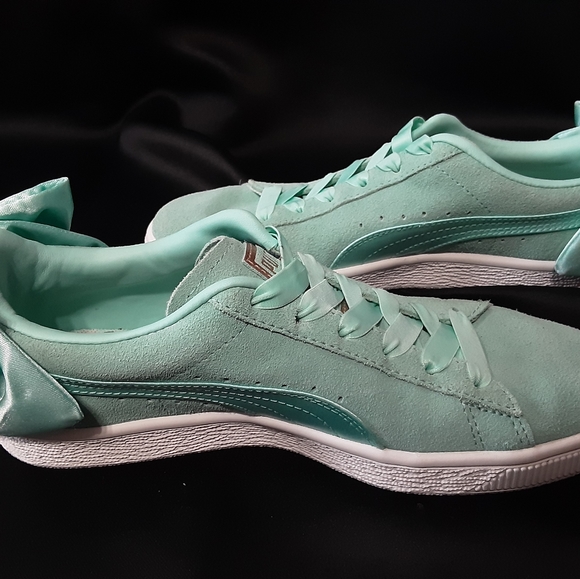 PUMA Women's Suede Bow Sneaker - Picture 4 of 6